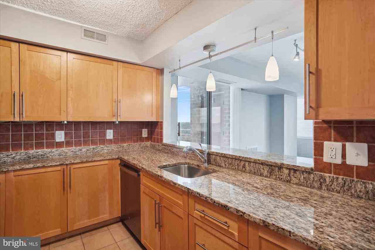 10101 Grosvenor Pl Apt 2005 #2005 - Photo 6 of 35