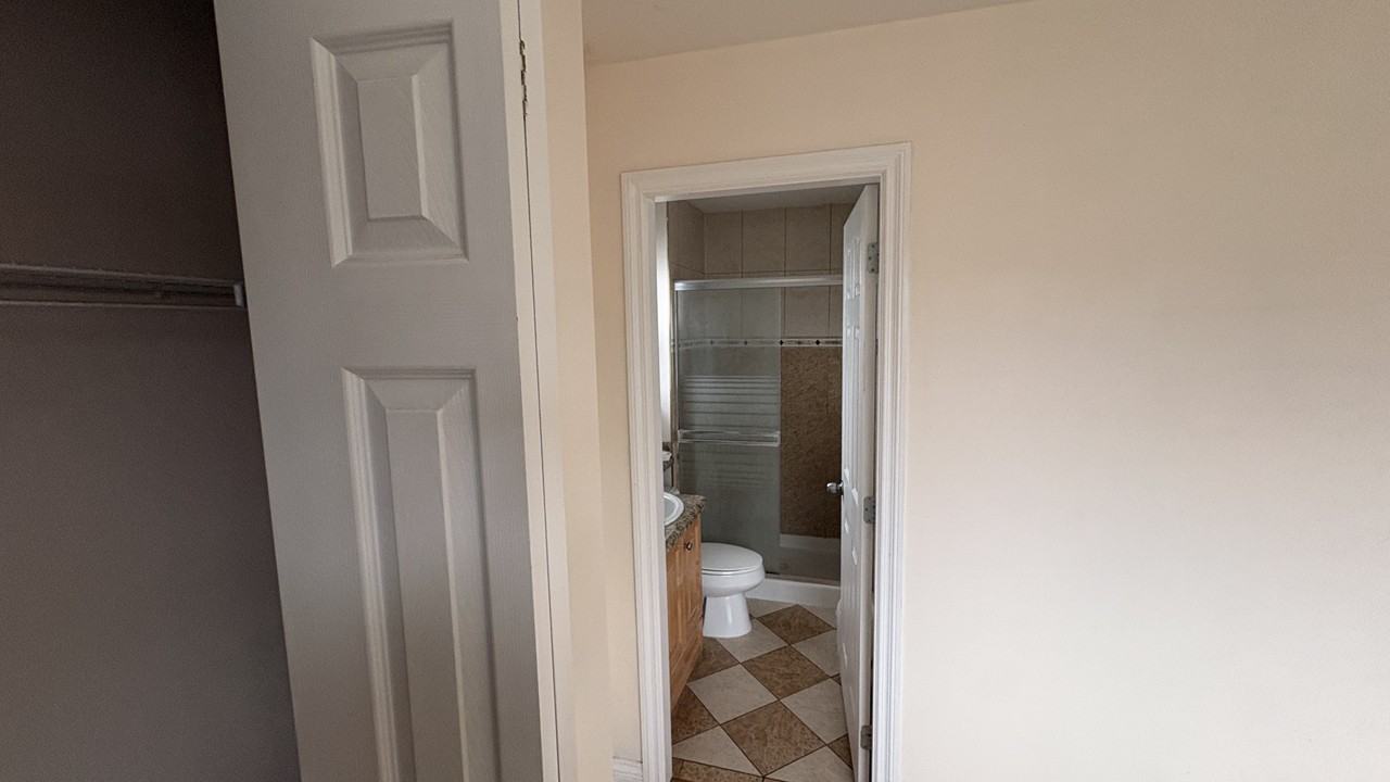 3385 E 24th Ave - Photo 5 of 9