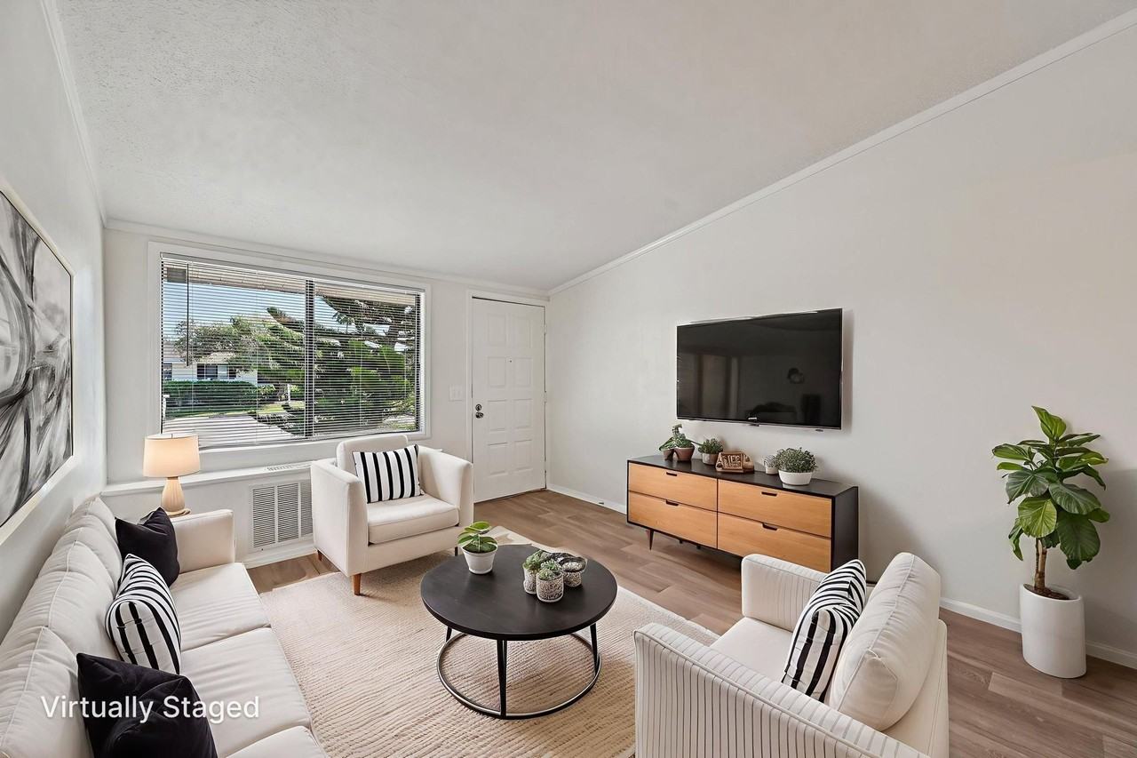 Clubside ~ Boutique Cottage Style Living in a Laid Back Coastal Community - Photo 4 of 10