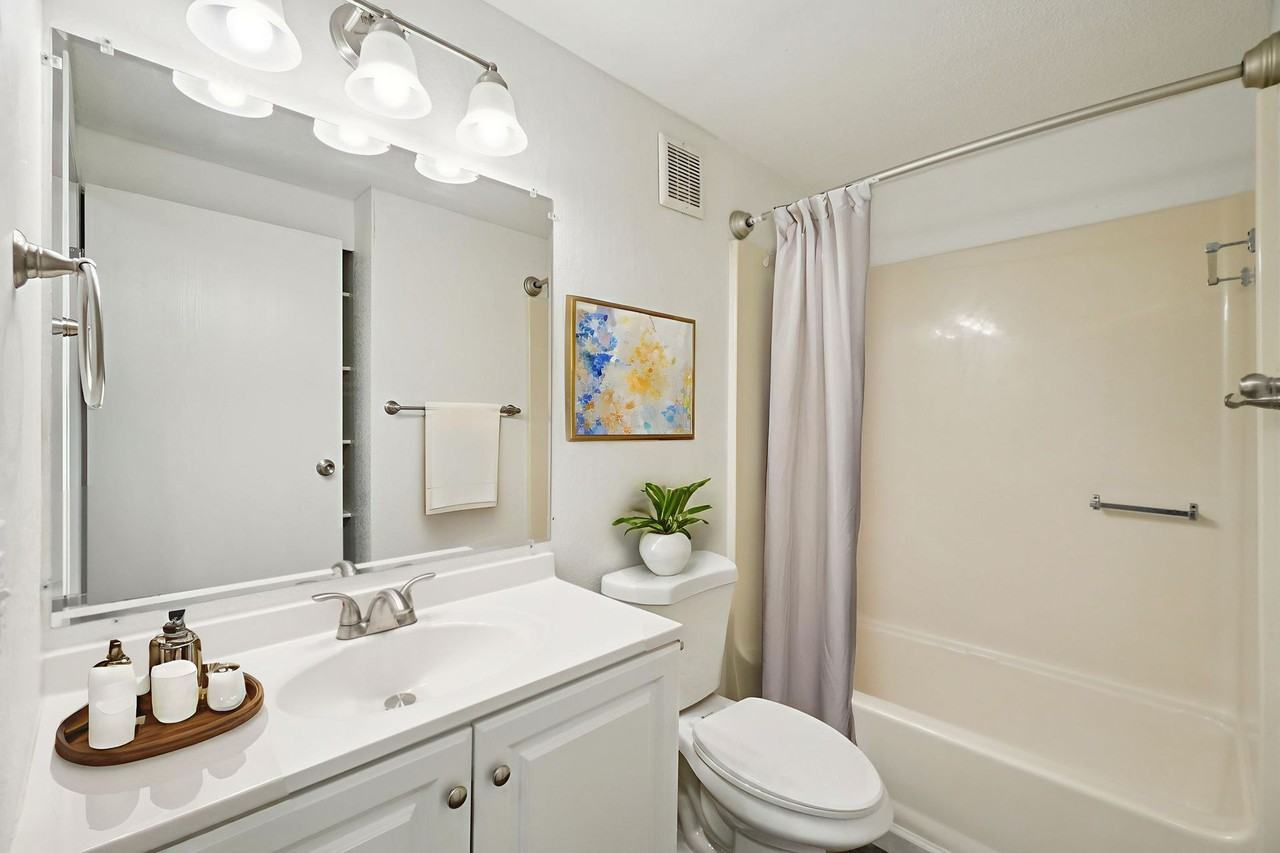 Royal Glen ~ Boutique Cottage Style Living Meets Hassle Free Leasing - Photo 5 of 10