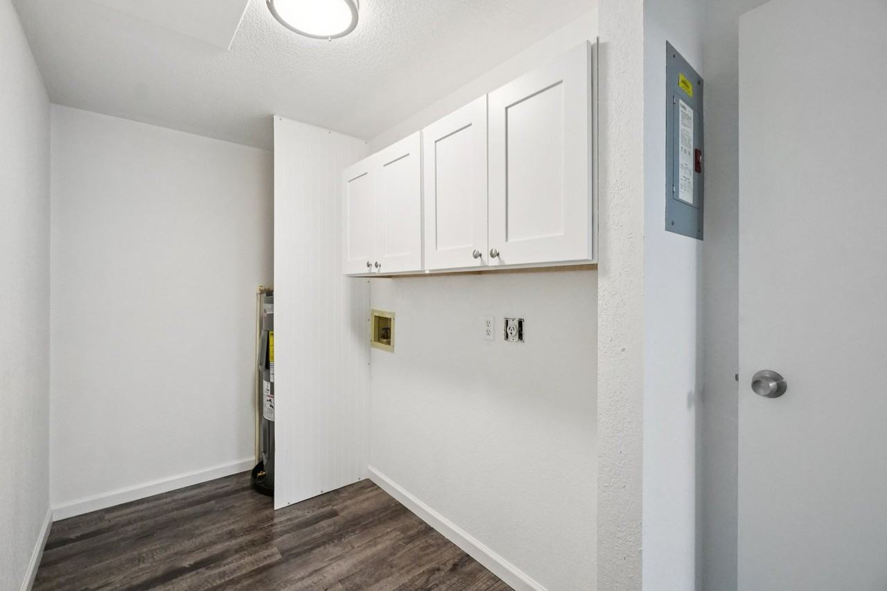 Royal Glen ~ Boutique Cottage Style Living Meets Hassle Free Leasing - Photo 6 of 10