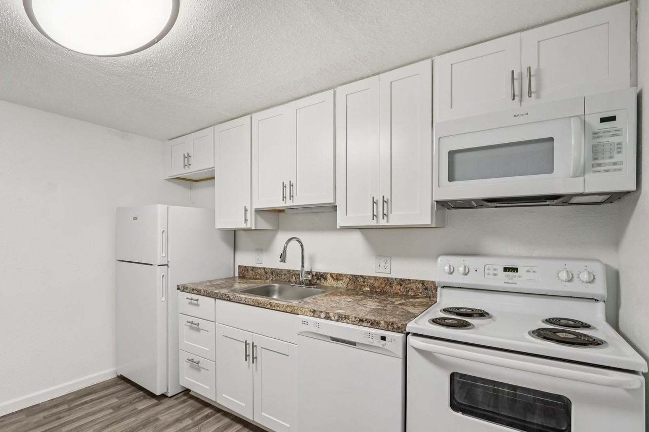 Beach Bluff ~ Boutique Cottage Style Living in a Laid Back Coastal Community - Photo 5 of 7