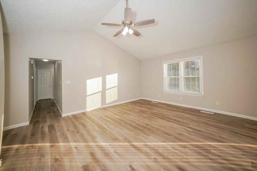 703 Willow Ct - Photo 3 of 16