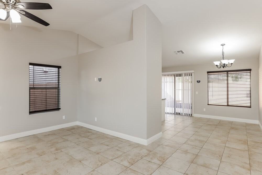 10842 W Sands Dr - Photo 5 of 16