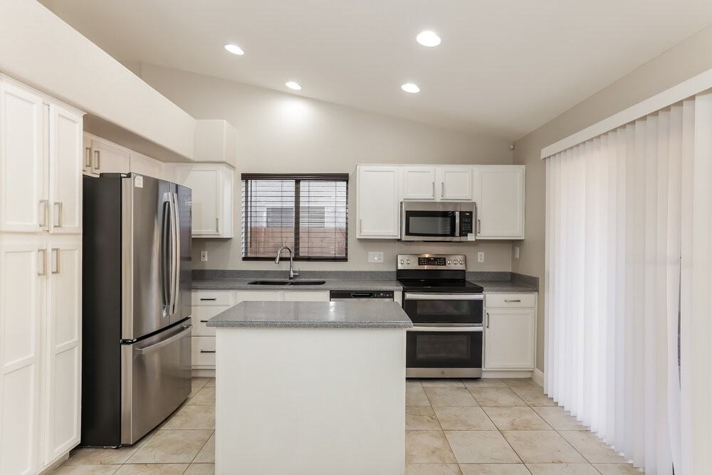 10842 W Sands Dr - Photo 7 of 16