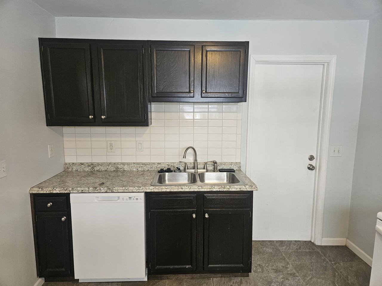 9332 Lamont St - Photo 4 of 8