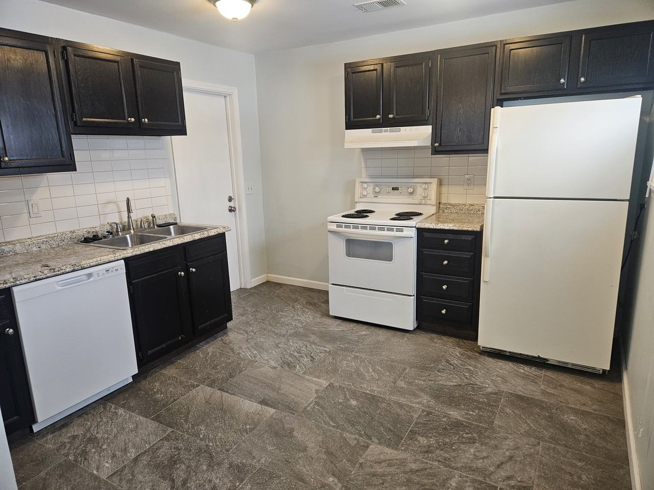 9332 Lamont St - Photo 2 of 8