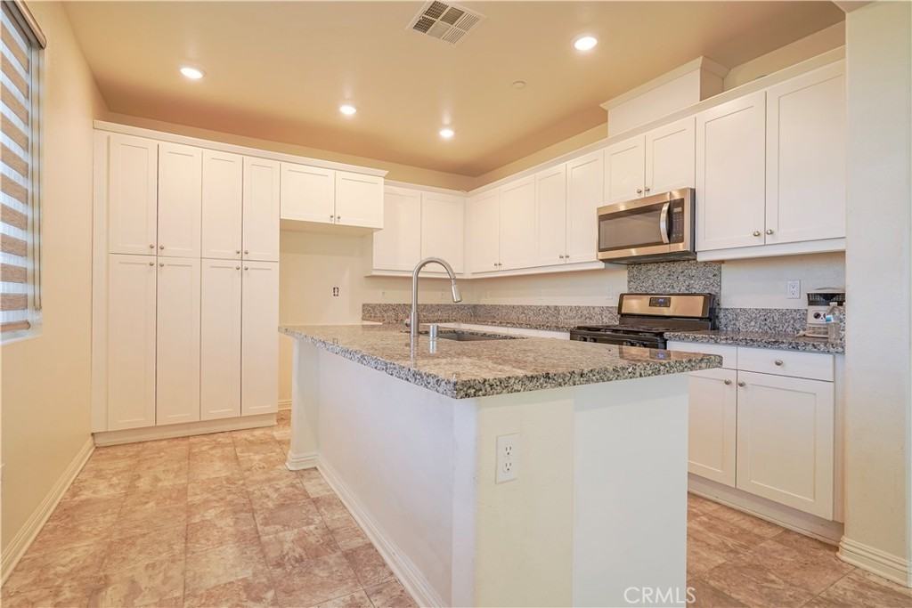 12564 Wycliff Ln #12564 - Photo 3 of 48