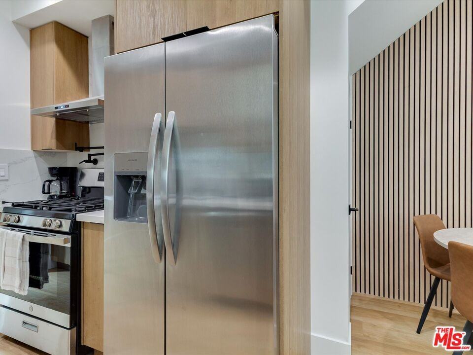 2815 S Redondo Blvd #2815 - Photo 5 of 18