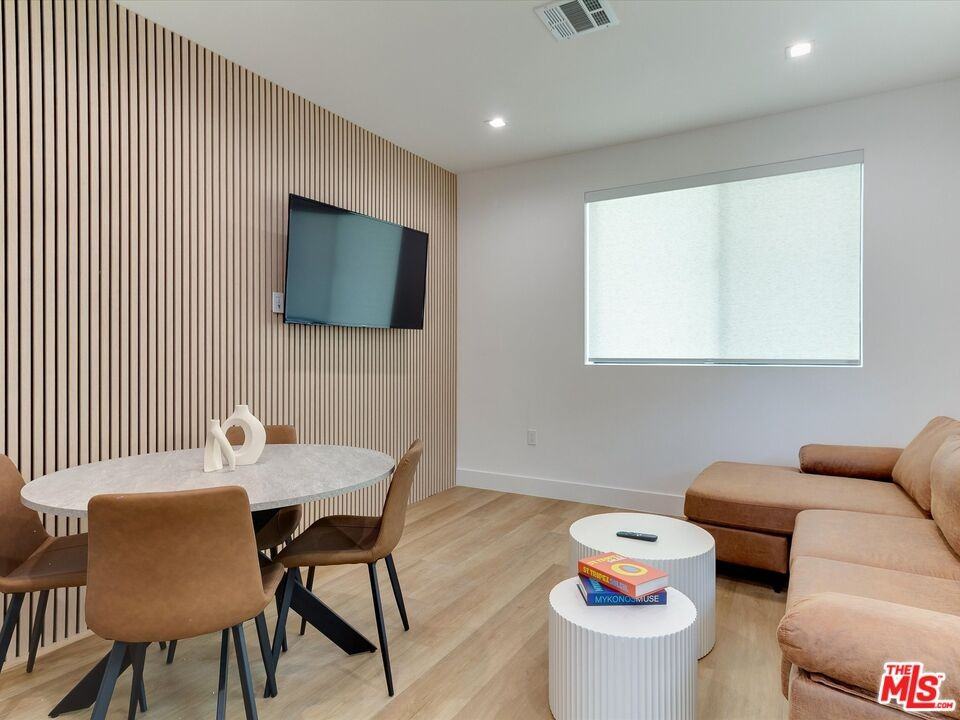 2815 S Redondo Blvd #2815 - Photo 6 of 18