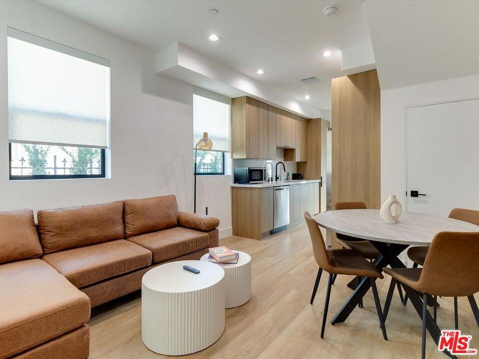 2815 S Redondo Blvd #2815 - Photo 7 of 18