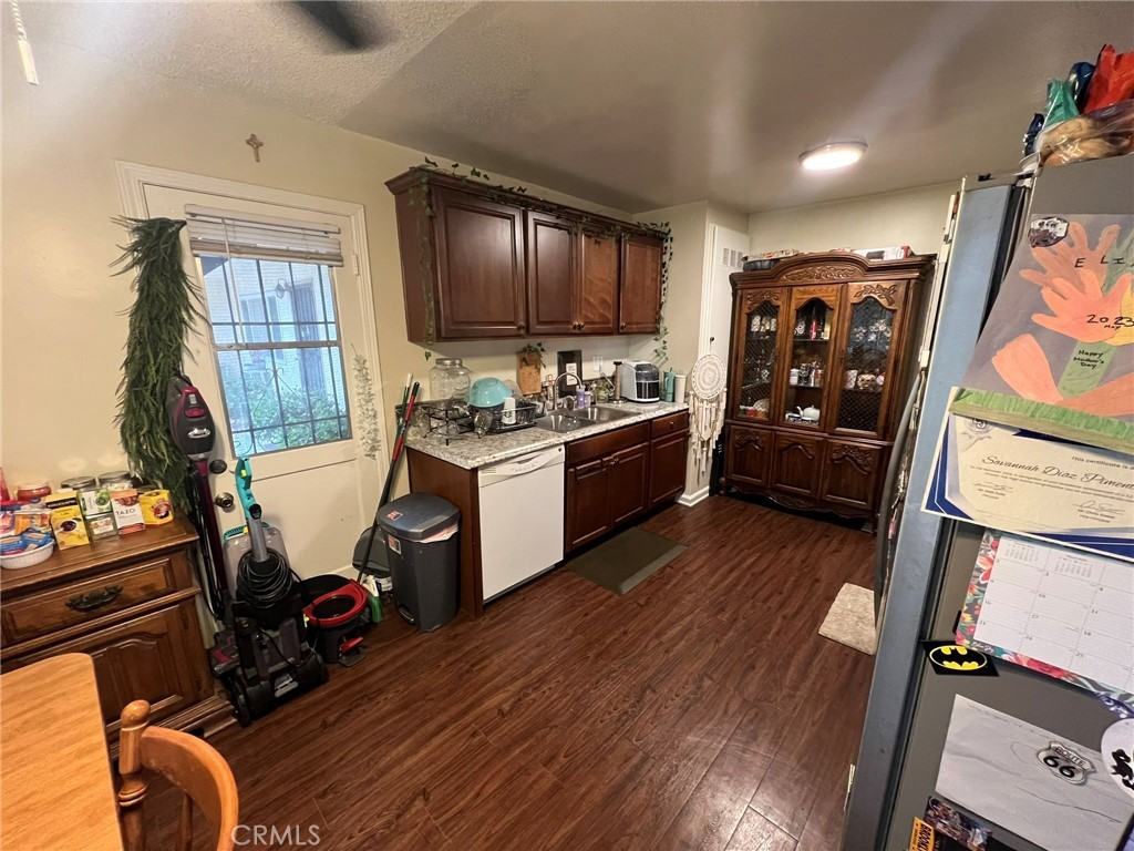 221 N San Gabriel Ave #221D - Photo 3 of 8