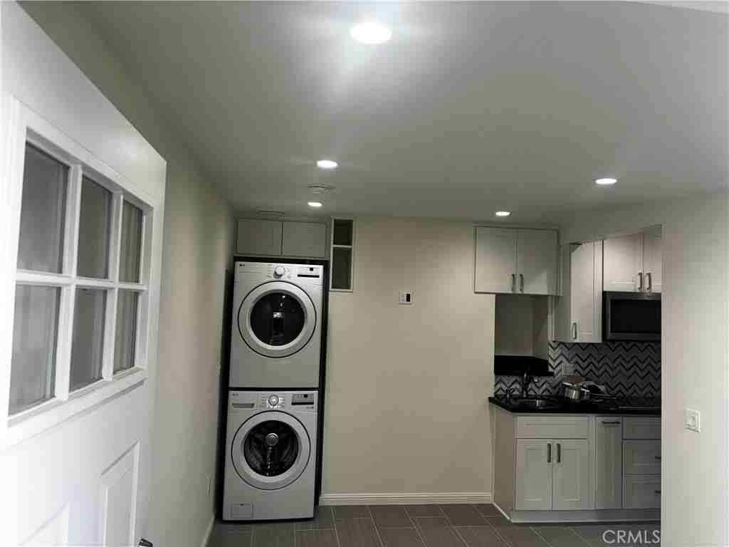 8648 Corbin Ave #8648 - Photo 7 of 29