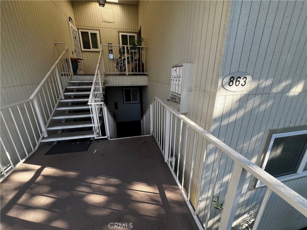 863 Ronda Mendoza #863B - Photo 3 of 37