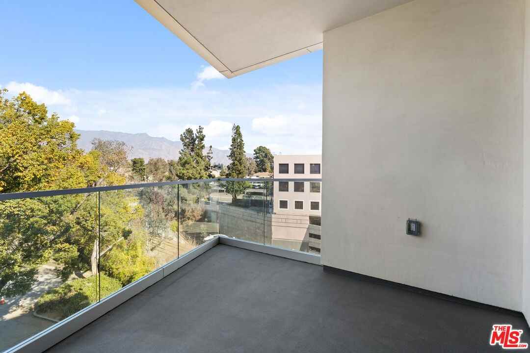 160 Chestnut St #160-201 - Photo 5 of 25