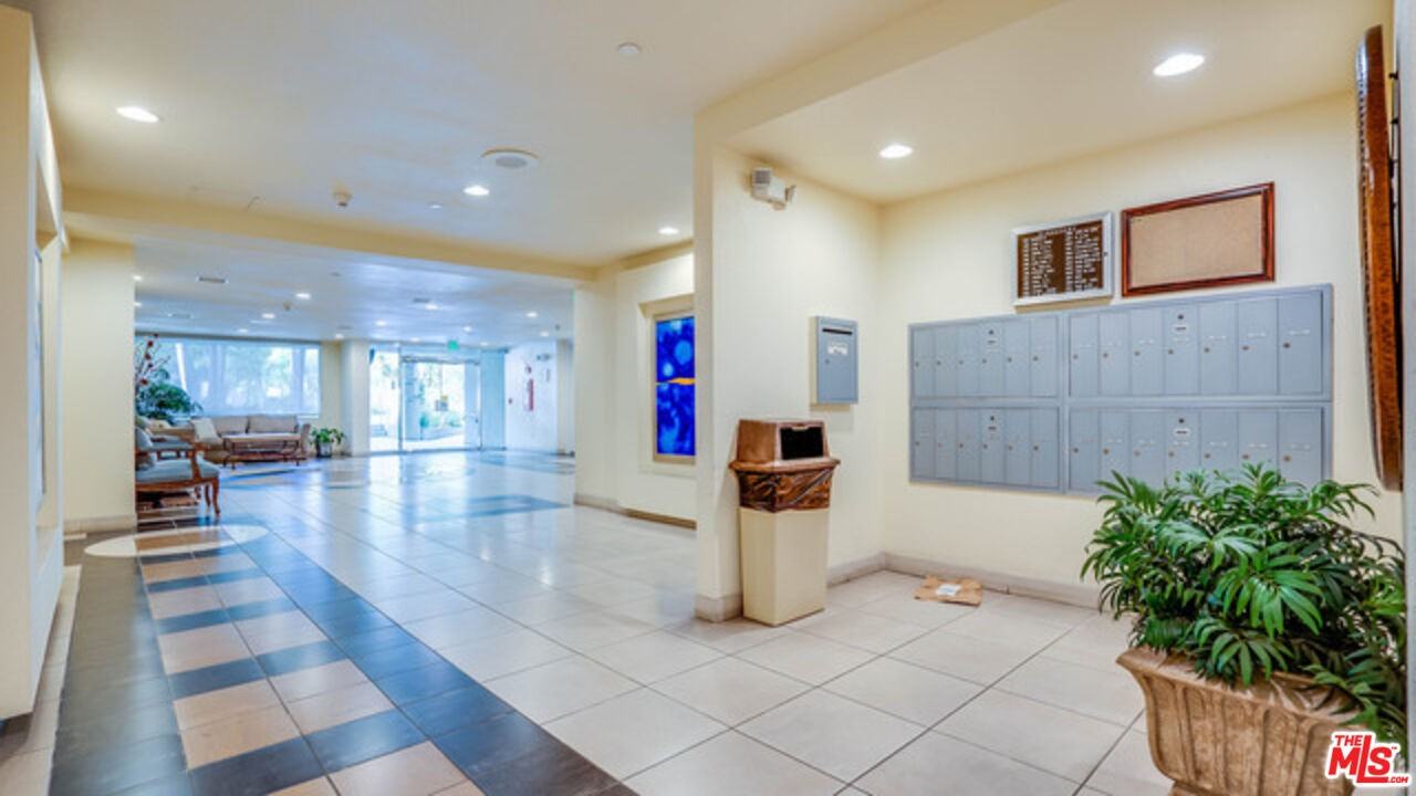 4100 Wilshire Blvd #4100-207 - Photo 5 of 38