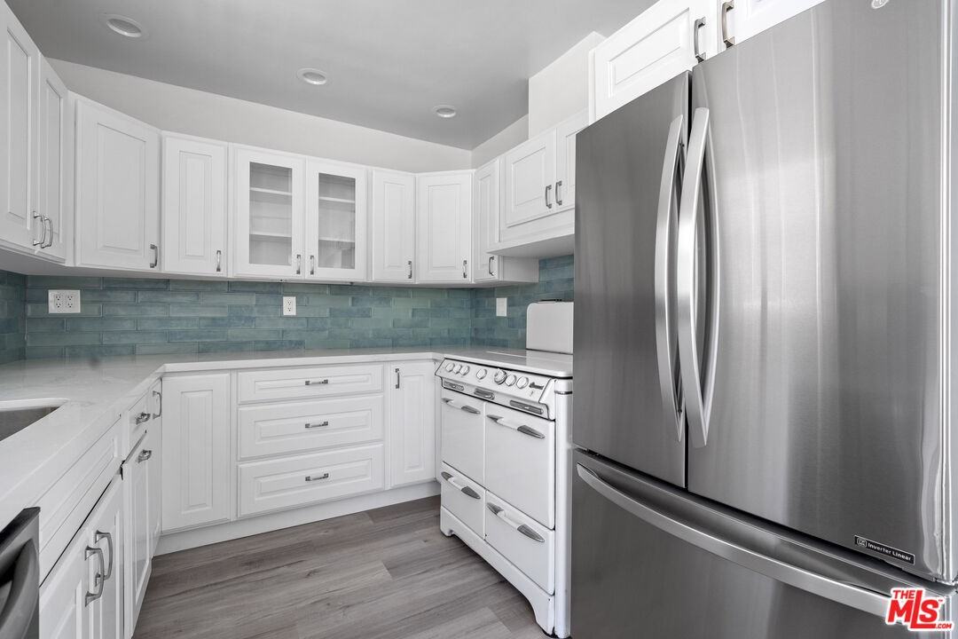 908 Venezia Ave #908 - Photo 4 of 17