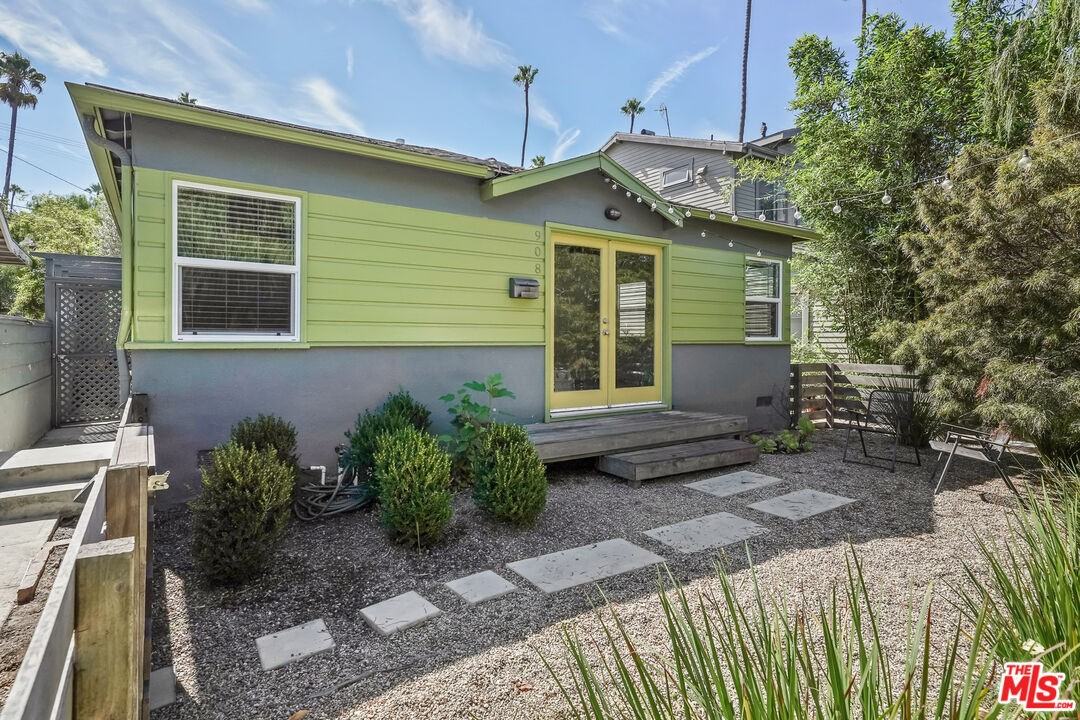 908 Venezia Ave #908 - Photo 6 of 17