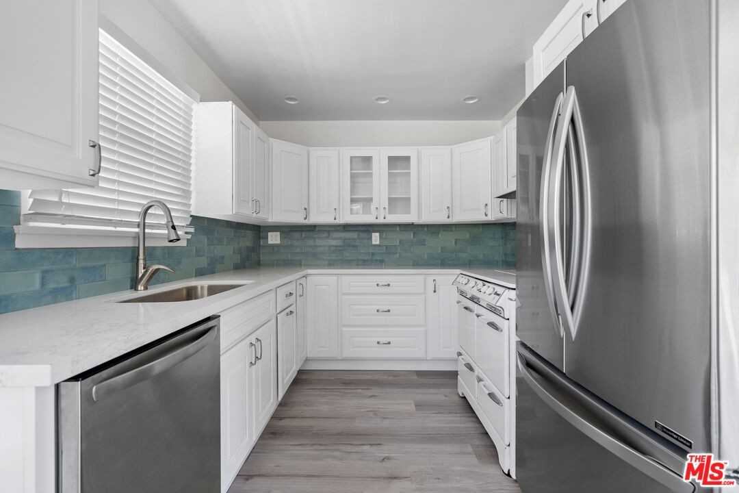 908 Venezia Ave #908 - Photo 7 of 17