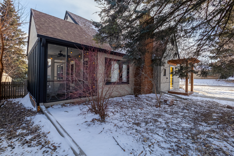 1621 W 22nd St - Photo 2 of 20