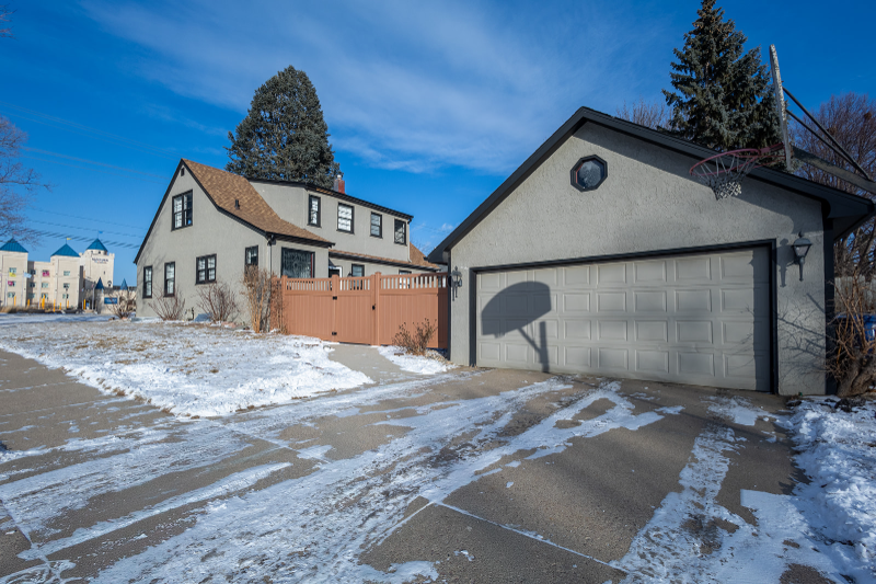 1621 W 22nd St - Photo 3 of 20