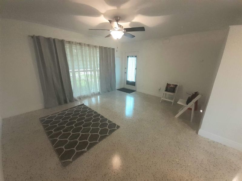 117 Se Solaz Ave - Photo 5 of 22