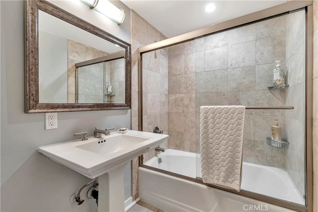 969 Hilgard Ave #969-405 - Photo 3 of 19