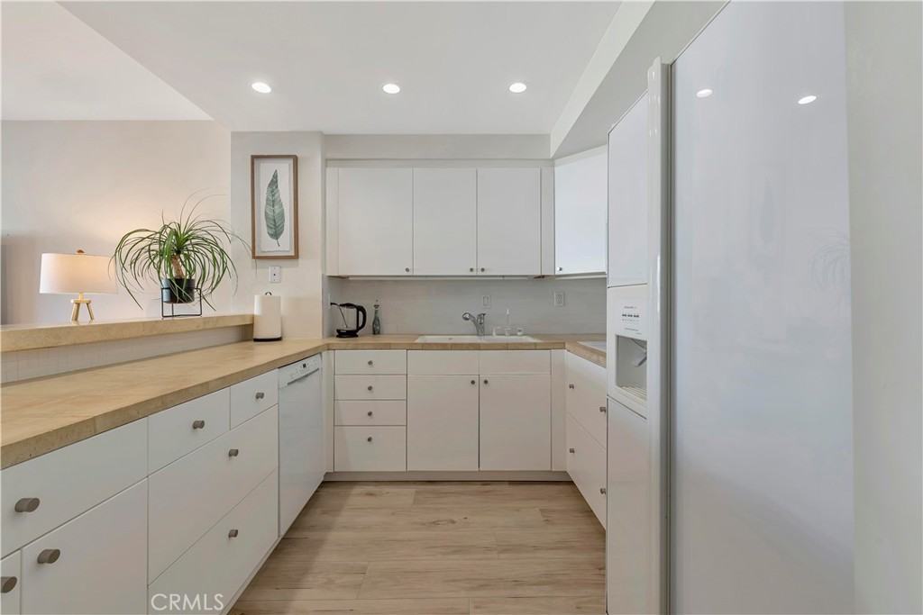 969 Hilgard Ave #969-405 - Photo 5 of 19