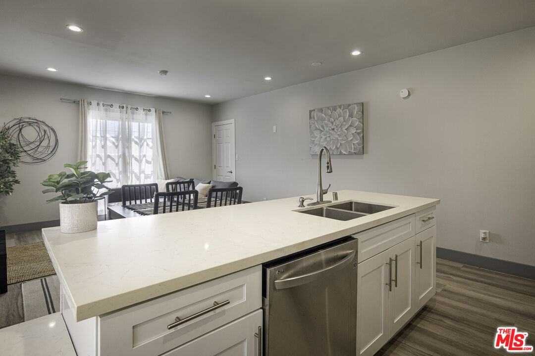 1559 1/2 S Harvard Blvd #1559 - Photo 7 of 11