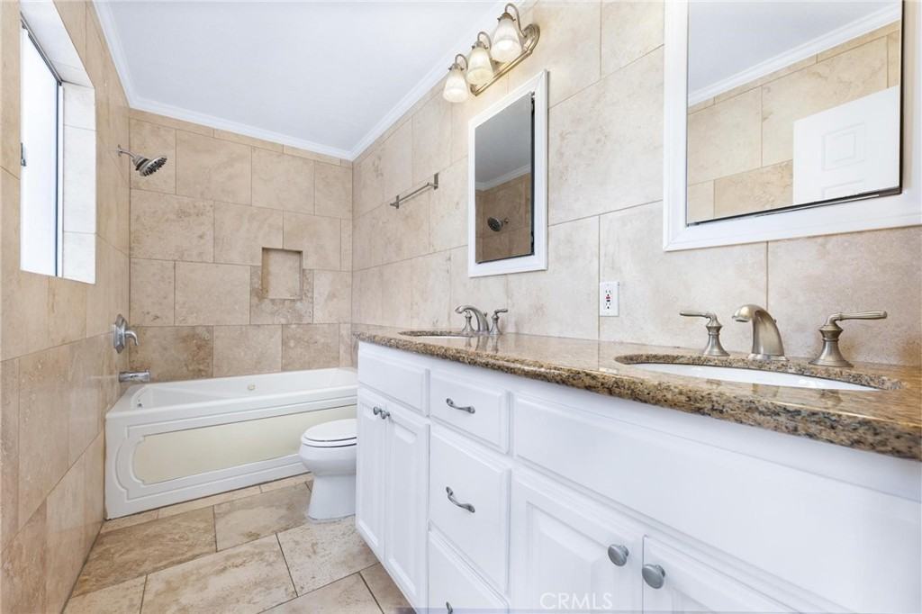 1421 12th St #1421-4 - Photo 4 of 33