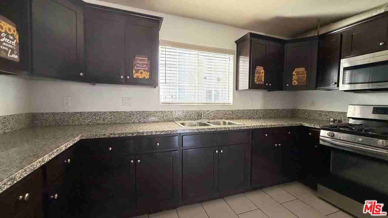 1210 W 39th St #1210-5 - Photo 7 of 14