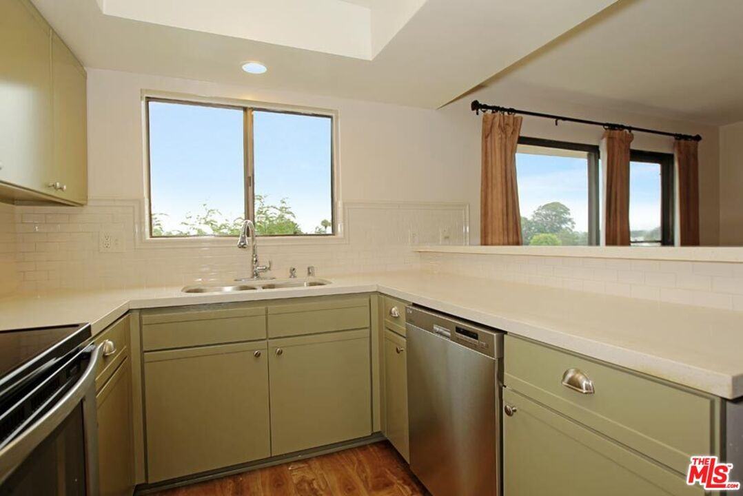 5000 S Centinela Ave #5000-325 - Photo 2 of 13