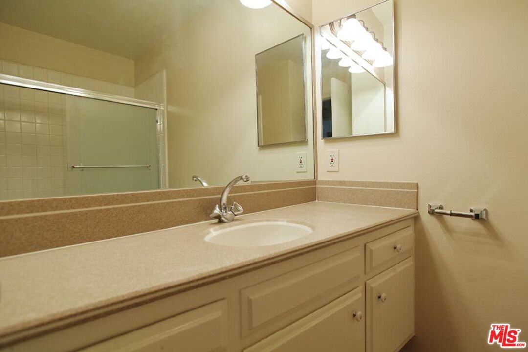 5000 S Centinela Ave #5000-325 - Photo 4 of 13