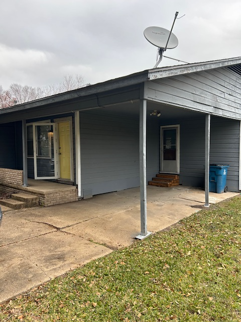 712 N Wright Ave - Photo 2 of 14