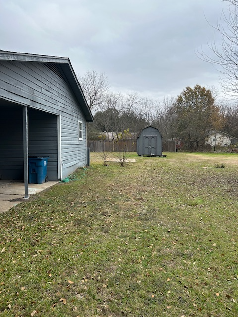 712 N Wright Ave - Photo 3 of 14