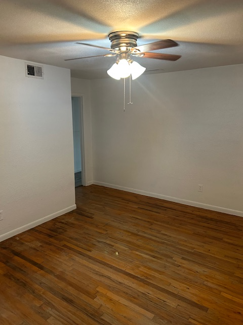 712 N Wright Ave - Photo 4 of 14