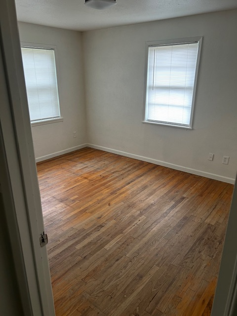 712 N Wright Ave - Photo 6 of 14