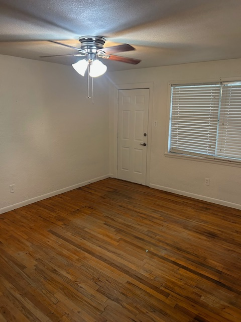 712 N Wright Ave - Photo 7 of 14