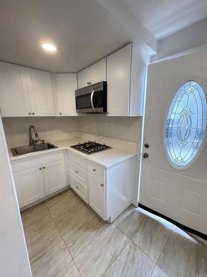 2771 Logan Ave #2771B - Photo 3 of 8