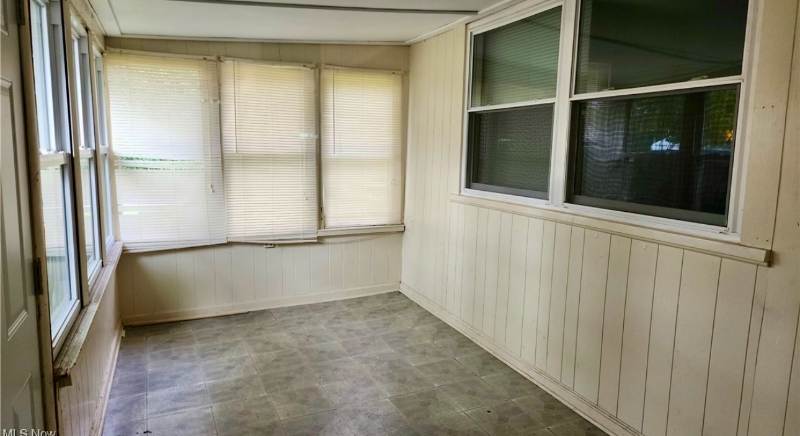 2002 Brownlee Ave - Photo 6 of 7