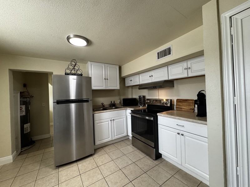 319 S Olive St #1 - Photo 4 of 12