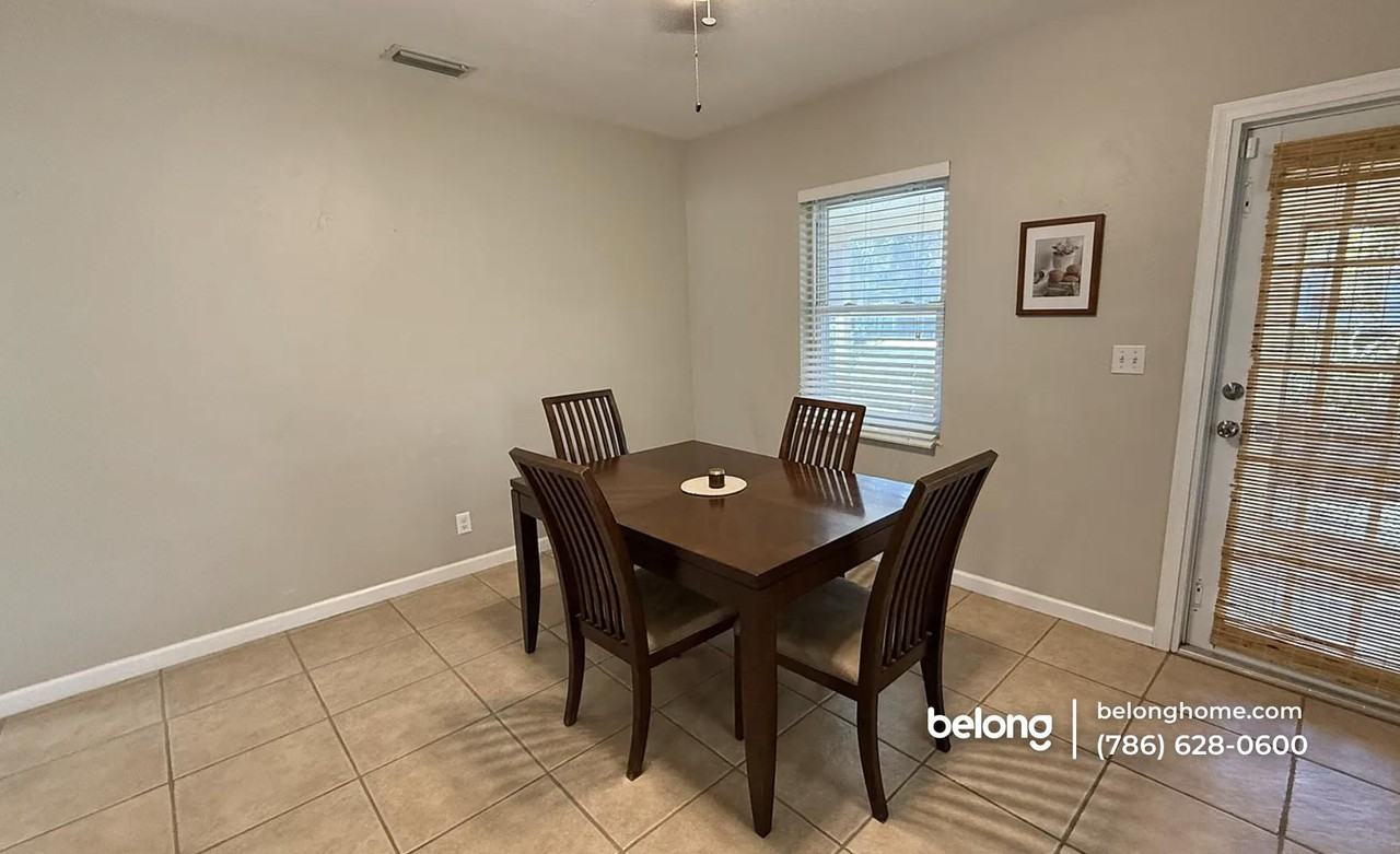 237 Sw 20th St - Photo 7 of 10