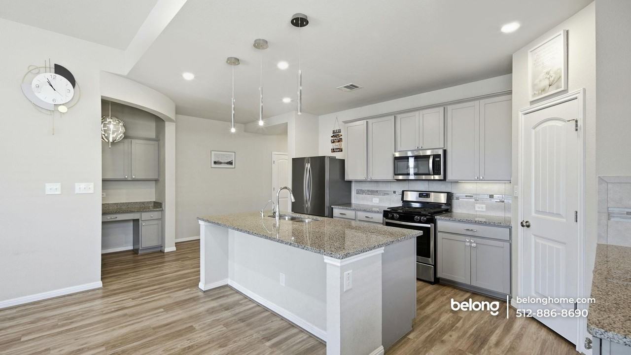 2408 Hat Bender Loop - Photo 6 of 26