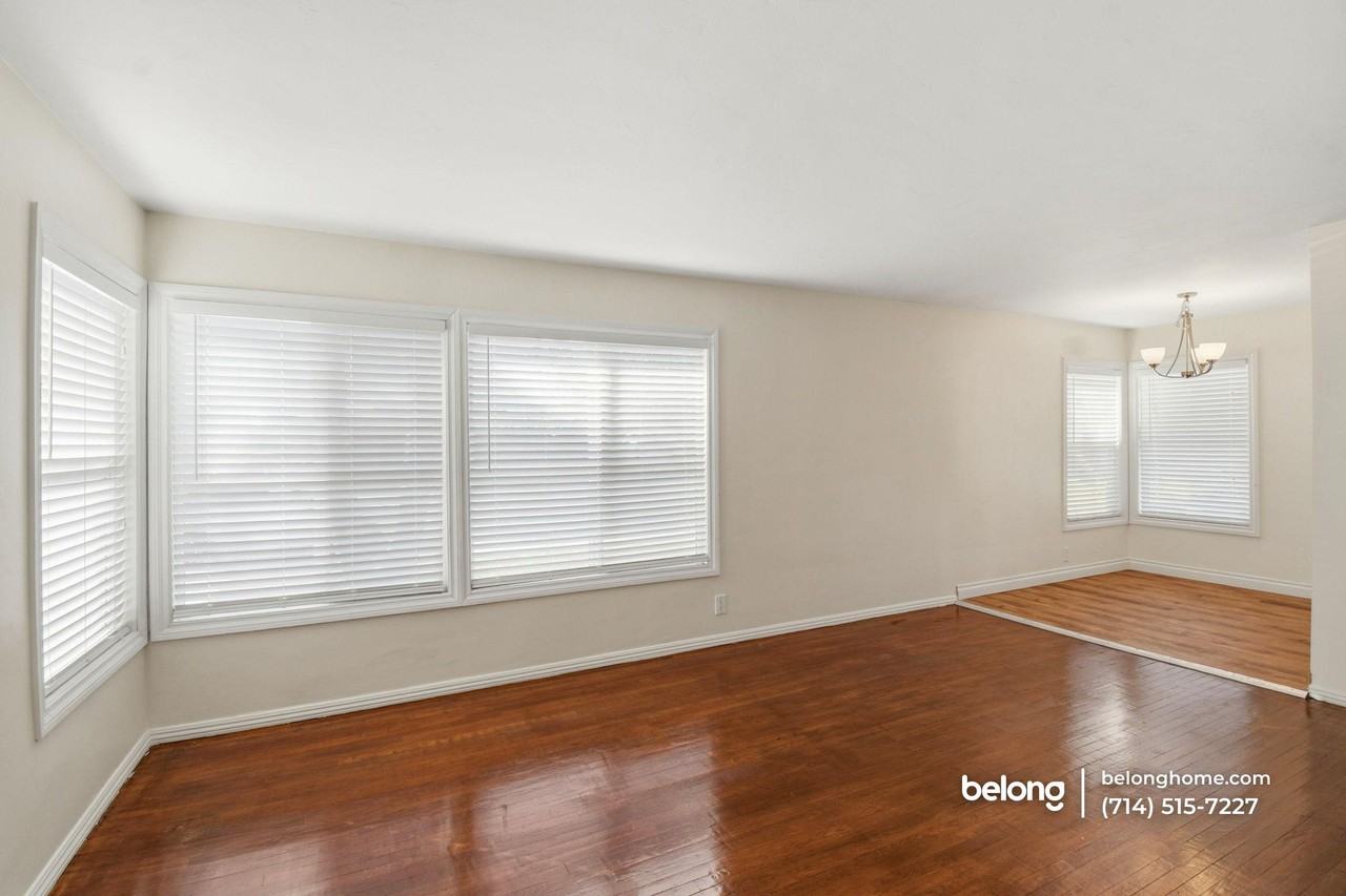 183 N Batavia St - Photo 5 of 24