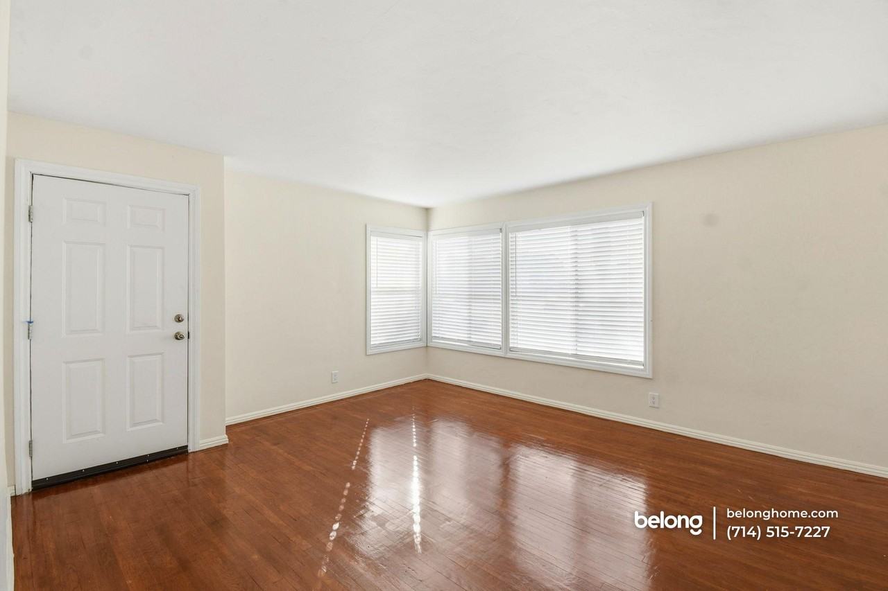 183 N Batavia St - Photo 6 of 24