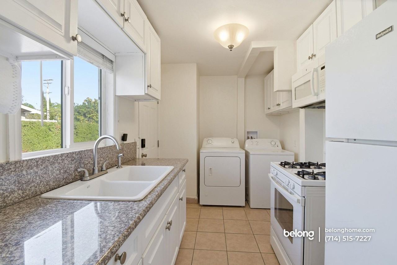 183 N Batavia St - Photo 7 of 24