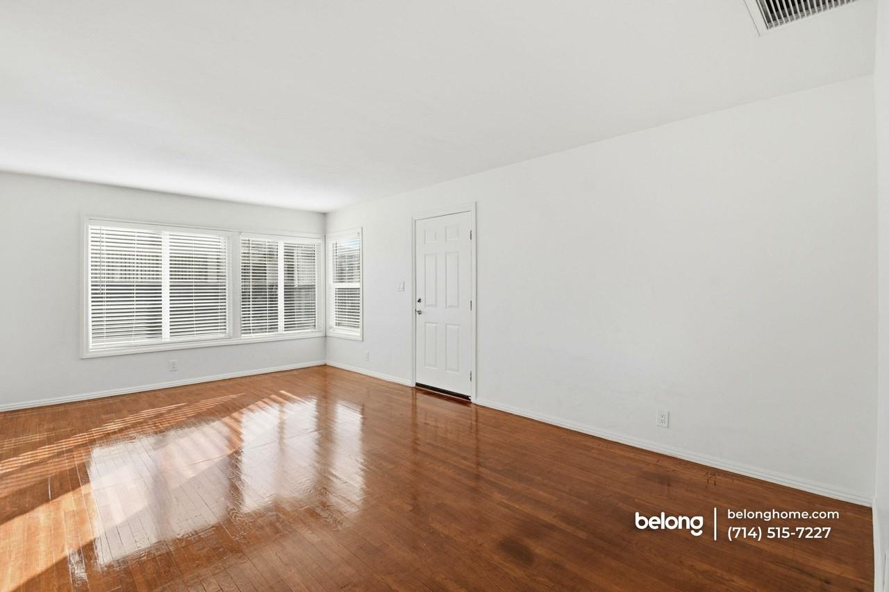 185 N Batavia St - Photo 6 of 22