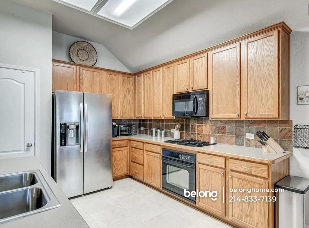 2817 Hollow Ridge Dr - Photo 5 of 10