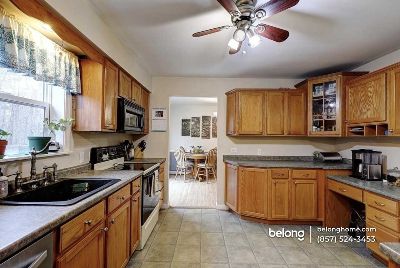 548 Linwood St - Photo 3 of 10