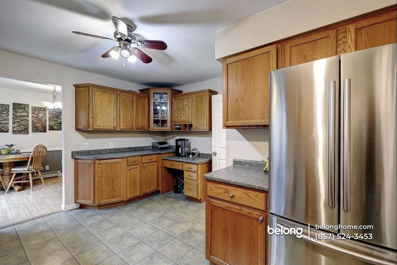 548 Linwood St - Photo 4 of 10